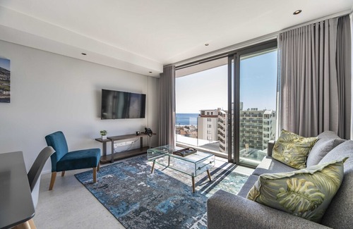 Sea Point Apartment | 504 The Cosmopolitan.... Views and luxury.
