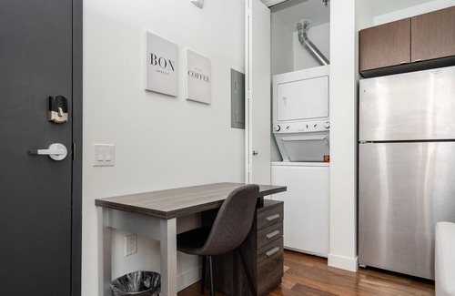 Downtown Winnipeg Condo | (508)Downtown Bright & Cozy 1 Bdr Glasshouse+Fast WiFi(311)