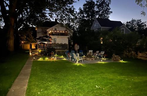 Lake Geneva House | 515Escape - Near downtown, private backyard, firepit, bbq, fun!