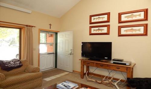 Jackson House | 523 S Cache