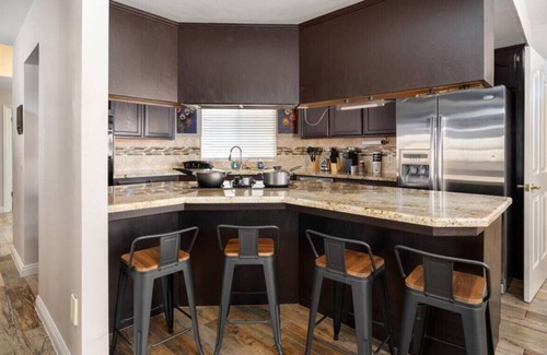 Greenacres House | 5400 Summerwind Way, Bakersfield · Hot Tub ★ Happy Deluxe Family Home Away From Home