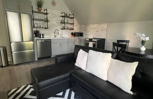 Fletcher Place House | 547 Carriage House Fletcher Home