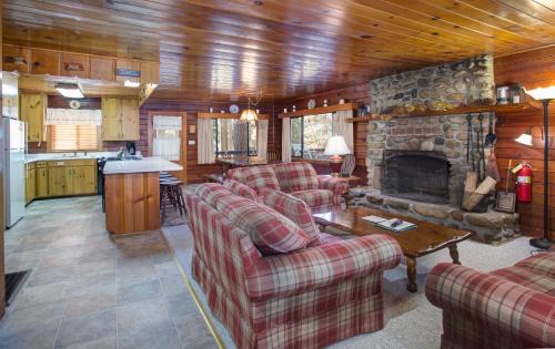 North Wawona Ski Chalet | 55 Deer Creek