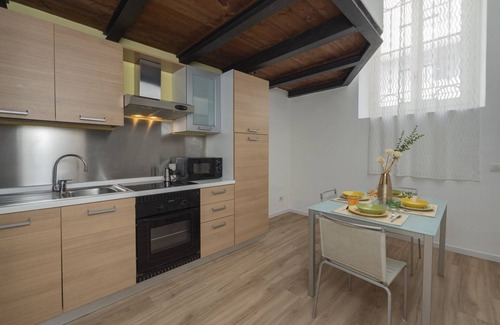 Central Station Apartment | 58 Boscovich Street