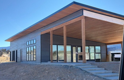 Teasdale Cabin | #59 Star-Gazing A-frame cabin, King Bed, Pet Friendly, bathroom not attached