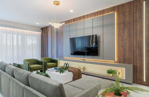 Florida Central Atlantic Coast House | 5911 Luxury 10BD Family Home For an Unforgettable Vacation