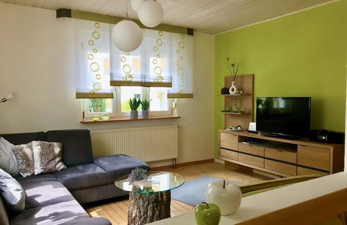 Steinwiesen Apartment | 59qm Erdgeschosswohnung mit Naturmaterialien des Frankenwaldes eingerichtet