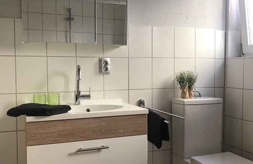 Steinwiesen Apartment | 59qm Erdgeschosswohnung mit Naturmaterialien des Frankenwaldes eingerichtet