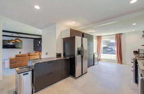 Spring Shadows House | 5BD Cozy Rustic Retreat - Pool & Firepit