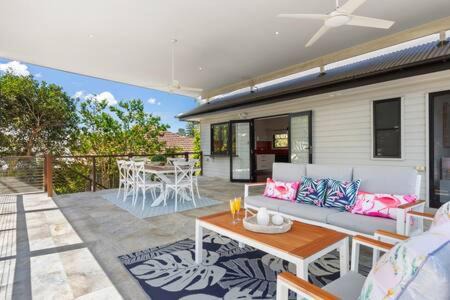 Carina House | 5BDR Ultimate Family Retreat Pool Toys Galore