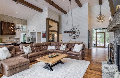 Georgian Bay Cottage | 5bed 5bath stunning cottage on 6 Mile Lake! SW Expsoure! Bunkie