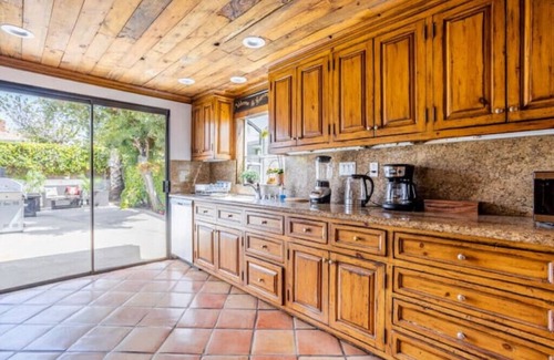 North Hollywood House | 5Bed/POOL - Near Hollywood/Burbank/Universal/Beach