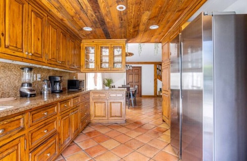 North Hollywood House | 5Bed/POOL - Near Hollywood/Burbank/Universal/Beach