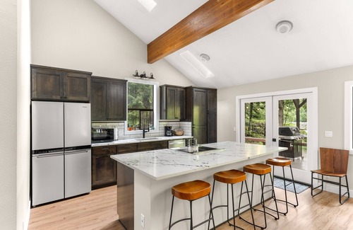 Mount Hood Village House | 5Bedroom 3bathroom Riverfront Dog-friendly Hot Tub