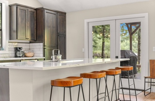Mount Hood Village House | 5Bedroom 3bathroom Riverfront Dog-friendly Hot Tub