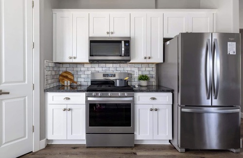 Flagstaff House | 5BR Cabin Hot Tub & AC Near Downtown