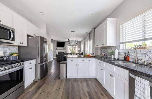 Flagstaff House | 5BR Cabin Hot Tub & AC Near Downtown