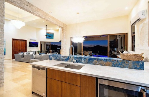 Coco House | 5BR Home Breathtaking View of Coco Bay