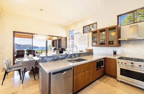 Coco House | 5BR Home Breathtaking View of Coco Bay