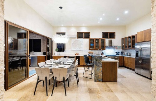 Coco House | 5BR Home Breathtaking View of Coco Bay