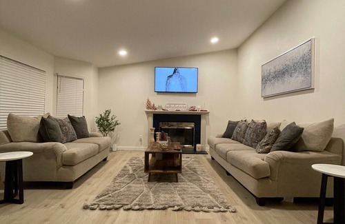 Vancouver House | 5BR Modern Home w/ Hot Tub PDX