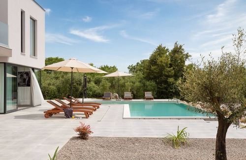 Brgod Villa | 5BR Modern Villa with Pool & Ensuite Baths