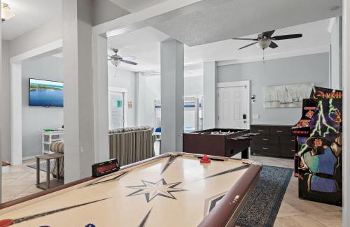 Emerald Waters Village House | 5BR One Block to Beach- Hot Tub- Pool- Golf Cart- Pets