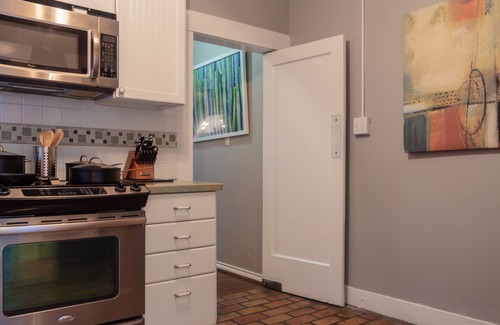 Neartown House | 5BR The Hera! Luxury Mansion in Montrose w/Pool!