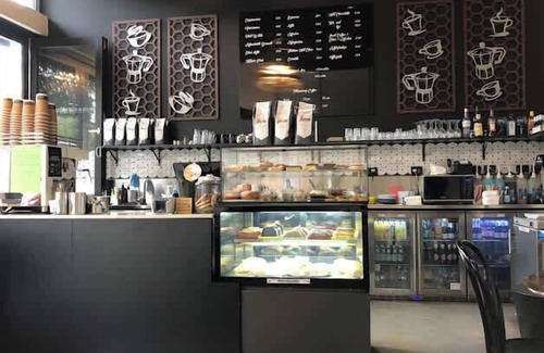 Wooloowin House | 5km to City & Airport|Huge Townhouse|3 Bathrooms