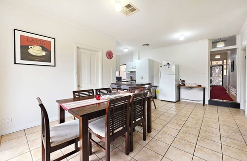 Unley House | 5min CBD Park setting, Walk to shops Glorious cafes and Transport 3bed 2bath