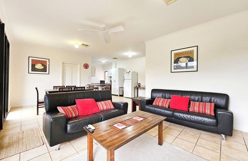Unley House | 5min CBD Park setting, Walk to shops Glorious cafes and Transport 3bed 2bath