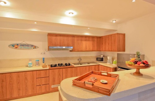 Batubelig Villa | 5Min WALK TO Beach-PRIVATE POOL UMA LIMA 1BR VILLA