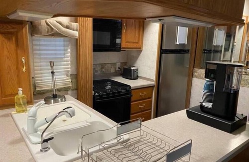Greenville House | 5th Wheel Camper with plenty of outdoor space