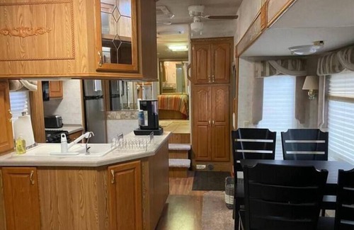 Greenville House | 5th Wheel Camper with plenty of outdoor space
