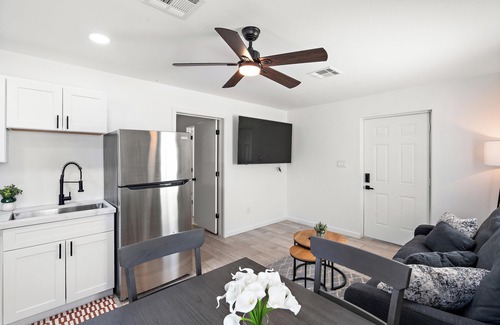Alhambra Apartment | 6.5 miles from Downtown Phoenix