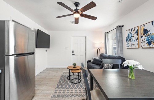 Alhambra Apartment | 6.5 miles from Downtown Phoenix