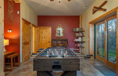 Marshall House | 6-Bed Family Retreat Hot Tub Game Room Playground