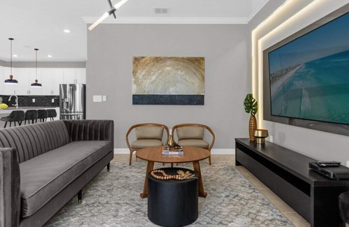 Kissimmee House | 6 Bedroom/5 Bathroom Storey Lake (4371 RS)