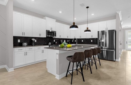 Kissimmee House | 6 Bedroom/5 Bathroom Storey Lake (4371 RS)