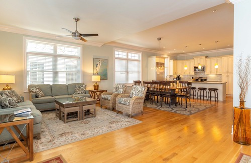 Country Club Estates House | 6 Bedroom, 6 1/2 Baths, Front Porch, 2 Balconies and Back Patio