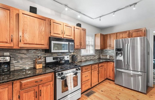 Atlanta House | 6 Bedroom Family Home Near Emory & CDC