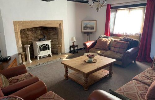 Weldon Villa | 6 Bedroom Farm House with 12 Beds in Weldon