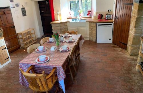 Weldon Villa | 6 Bedroom Farm House with 12 Beds in Weldon