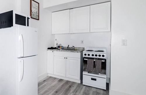 Breakers Bed & Breakfast | 6 Bedroom Hotel W/ Beach Access!