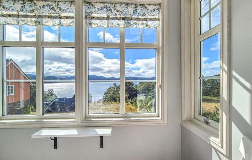 Askvoll House | 6 Bedroom Lovely Home In Holmedal