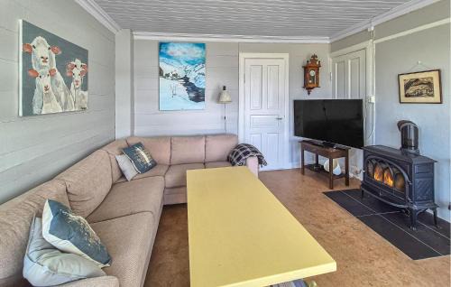 Askvoll House | 6 Bedroom Lovely Home In Holmedal