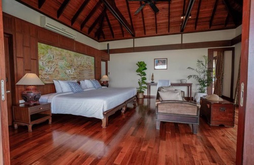 Mae Nam House | 6 Bedroom Luxury Villa in Resort (M6)