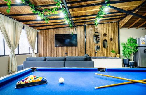 La Candelaria Apartment | 6 bedroom penthouse with pool table- 1 block from Lleras park p4