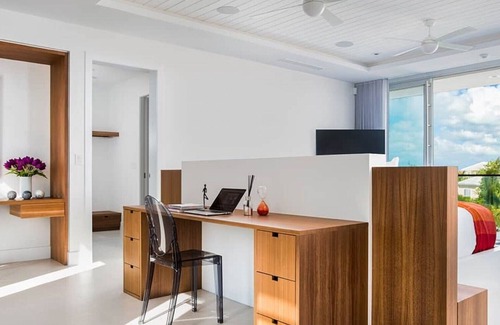 Leeward Settlement Villa | 6 Bedroom Villa - Turks & Caicos