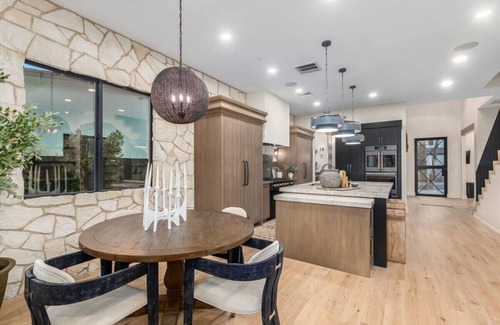 Park Scottsdale Seven House | 6 Beds | 5 Showers | Htd. Pool, Firepit & Putt Grn